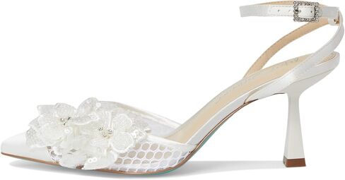 Betsey Johnson Women's Susie Pump in Saudi Arabia