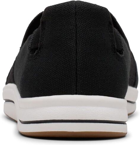 كلاركس بريز بريز فيبي كلاودشتيبرز ينزلقون على loafer in Kuwait