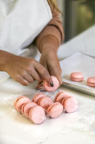 Vend Exchange Clear Plastic Macaron Containers - Fits 6 Macarons (Pack of 15) in Saudi Arabia