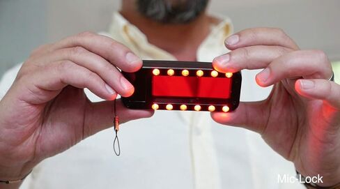 مكتشف كاميرا Mic -lock - كاشف كاميرات مخفيات مضاد للجاسمة - اجتماعات أعمال آمنة ، فنادق وتأجير العطلات (أسود) in Kuwait