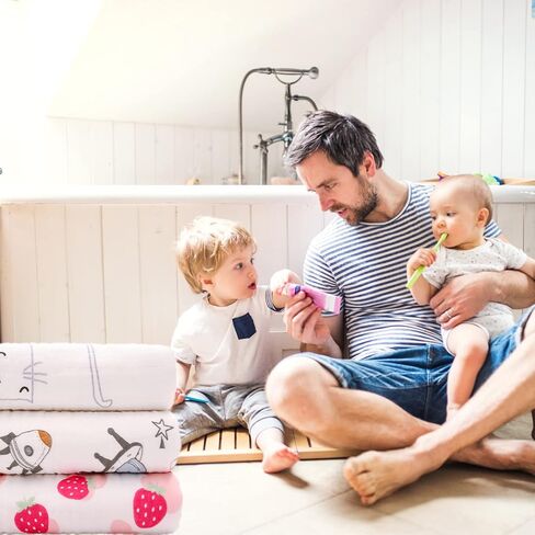 بطانيات Gihims Baby Muslin Swaddle - غطاء كبير للرضاعة من القطن، بطانية ناعمة للأطفال الصغار للأولاد والبنات، بطانية سرير أطفال خفيفة الوزن ومسامية، 43.3 × 43.3 (الأمير الصغير) in Kuwait