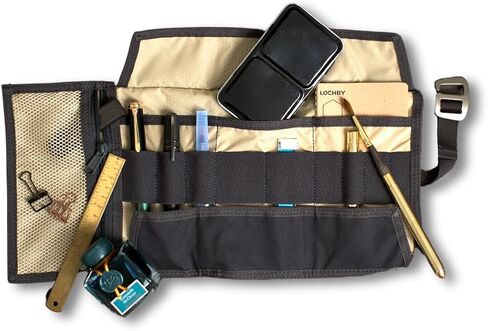 الفن والمنظم الإلكتروني | حقيبة أدوات Roll-rol edc لمحبي القلم والتكنولوجيا | متعدد الجيبات مع حلقات مرنة للأقلام والكابلات ومحركات الأقراص الصلبة الخارجية | قماش مشمع أنيق وخطافات ألومنيوم متينة in Kuwait