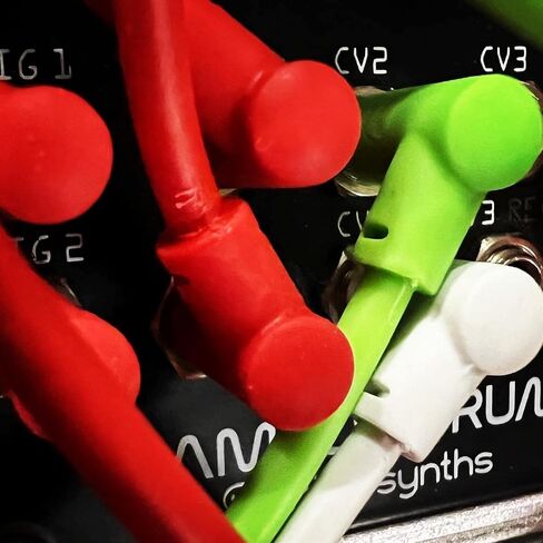 كابلات Luigis Modular M-PAR ذات الزاوية اليمنى Eurorack - حزمة من 5 كابلات سوداء، 24 بوصة (60 سم) in Saudi Arabia