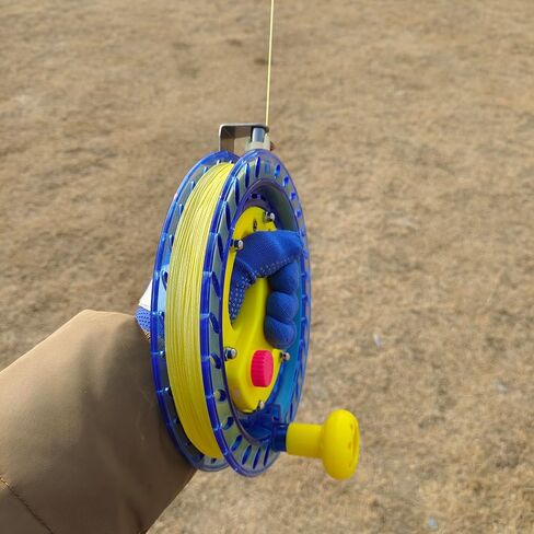 Kite Reel Winder للبالغين والأطفال - 7.2 بوصة ديا ، وسلسلة طائرة ورقية عالية القوة 650 قدم مع موصل - مقبض كبير ، قفل أمان ، لفة خط الطائرات الورقية للطيران والتحكم دون عناء. in Kuwait