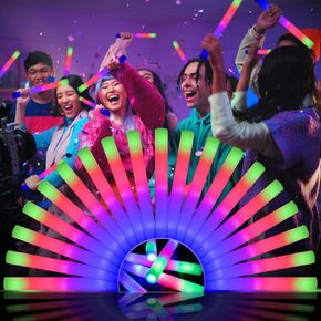 68 PCS LED LED FOAM Glow Sticks Bulk ، Glow in the Dark Party Supplies مع 3 أوضاع ملونة ، تفضل حفلة نيون لعيد الميلاد ، الزفاف ، الكرنفال ، الحفل الموسيقي ، العام الجديد