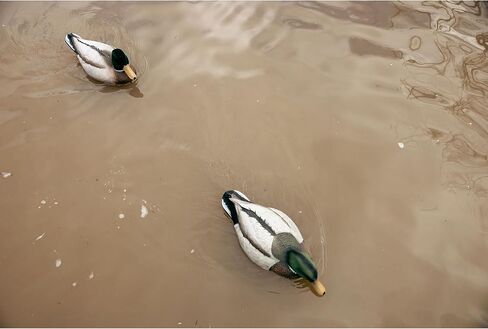Higdon Outdoors Battleship Swimmer PRO | Motion Waterfowl Decoy in Kuwait