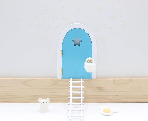 Qué Kawaii® Magical Pérez Mouse Kit. الباب الذي يفتح ويضيء في الباب الخشبي الداكن و+كيس الكروشيه+النجوم+الماوس الصغير الذي يتوهج في شهادات Dark+6 باللغة الإسبانية (طبيعية) in Kuwait