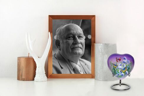 الجرار التذكارية الصغيرة ذات الفراشة الأرجوانية الجميلة الجريئة والإلهية لرماد الإنسان والحيوانات الأليفة | مع حقيبة مخملية وقمع - كمية واحدة (جرة تذكار، أرجواني) in Kuwait