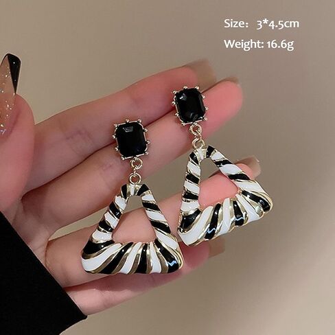 3 ازواج من الاقراط الجلدية باللونين الاسود والابيض من بانغوغوجو، اقراط مكتنزة لا تسبب الحساسية للسيدات العصريات، خطافات اذن فضية مع احجار الراين ولمسات جلدية للنساء in Kuwait