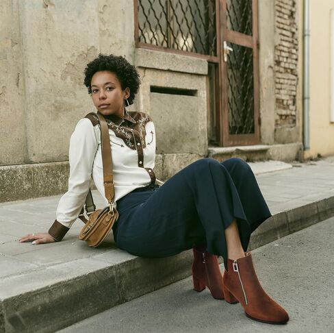 حذاء نسائي من ANN CREEK مصنوع من الجلد السويدي الصناعي بسحاب جانبي وكعب ملفوف in Kuwait