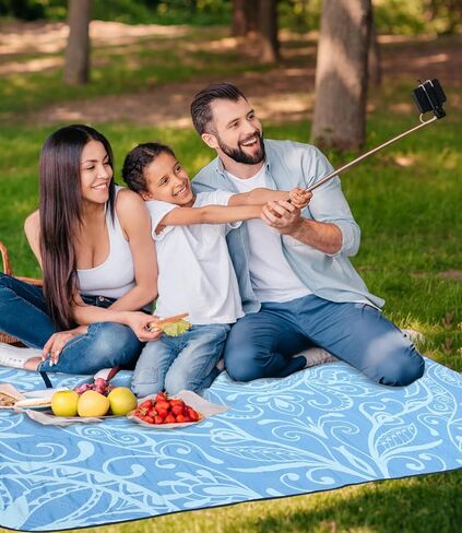 بطانيات DEWUR للنزهة مقاس 79 بوصة × 79 بوصة كبيرة جدًا في الهواء الطلق، بطانية شاطئ مقاومة للماء ومضادة للرمال، سجادة للنزهة قابلة للغسل وقابلة للطي ومحمولة للتخييم على الشاطئ في العشب (أبيض مع زهور) in Kuwait