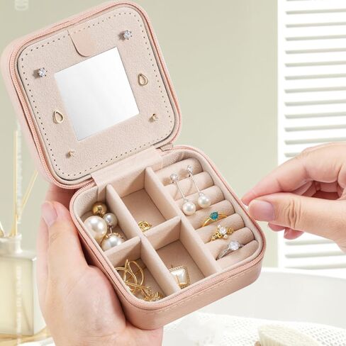 صندوق مجوهرات صغير للسفر - منظم مجوهرات العودة إلى المدرسة | حافظة مجوهرات محمولة | حافظة مجوهرات صغيرة | حالة مجوهرات السفر | صندوق مجوهرات توجو | الهدية المثالية (وردي) in Kuwait
