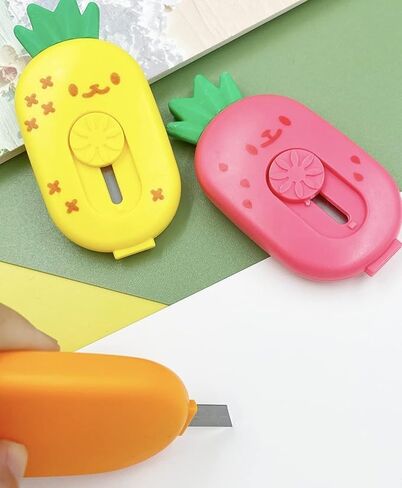 3 قطع من قاطعات الصناديق الصغيرة القابلة للسحب من تي توفيا - تصميم أناناس لطيف، سكاكين أدوات محمولة للمكتب والمدرسة، مثالية لقص الأظرف والورق والكرتون وفتاحة الحروف والقرطاسية in Kuwait