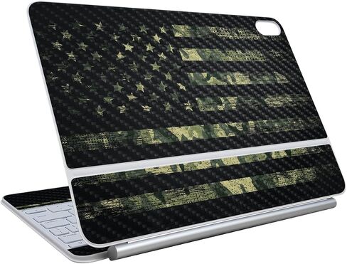 تتوافق الألياف الكربونية للجلد مع لوحة مفاتيح Apple Magic لـ iPad Air 13 بوصة (M3) 2025 - American Camo - غطاء ملصق واقي فينيل 3M Premium 3M - يسهل تطبيقه | مصنوع في الولايات المتحدة الأمريكية من قبل Mayyskins in Saudi Arabia