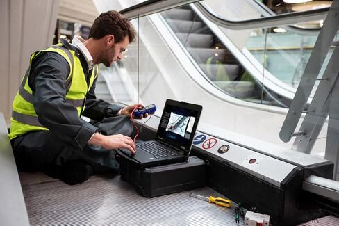 Panasonic Toughbook FZ-55 MK1, 14-inch HD 1366x768 Non-Touch Display Intel Core i5-8365U up to 4.1GHz, 32GB RAM, 1TB SSD, 4G LTE, Webcam, Windows 11 Pro (Renewed) in Kuwait