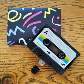 USB mixtape - الهدية الرجعية الشخصية - صديقة ، صديقها - عيد ميلاد لطيف - يوم عيد الحب - Retro AB YBG Design Mixtape - فلاش 16 جيجابايت