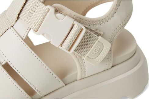 صندل نسائي من UGG CORA Fisherman، أسود، 5.5 in Kuwait