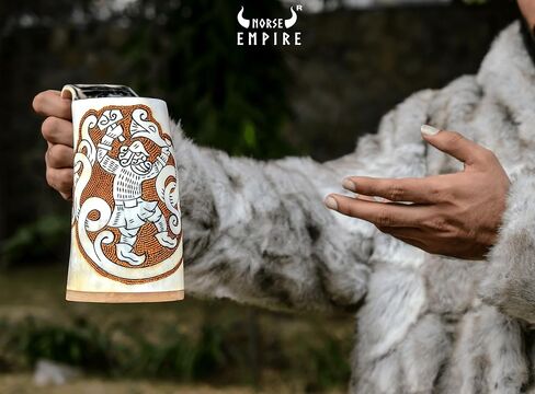 Viking Ox Horn-16oz ، 100 ٪ أصيلة ، تنين رونك محفور يدويًا مع قرن على الطراز البارد على طراز القرون الوسطى للمشروبات الباردة ، وهدية من الدرجة الغذائية للرجال والنساء ، مثالية لكأس Mead & Beer ... in Kuwait