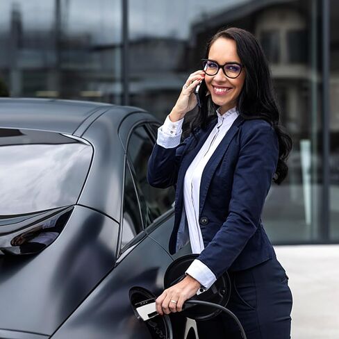 محول Tesla إلى J1772 مع شاشة LCD ذكية للمراقبة لأصحاب J1772 EV، متوافق مع شاحن Tesla Destination، موصل الهاتف المحمول، محول الشحن الفعلي بحد أقصى 60 أمبير و250 فولت in Kuwait