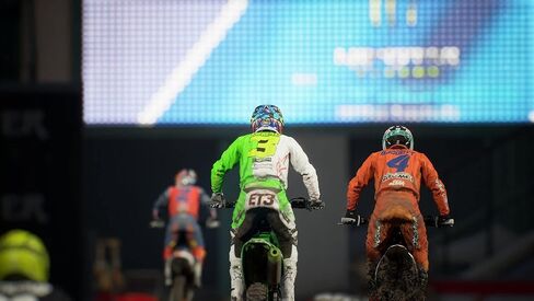 Monster Energy Supercross - ألعاب الفيديو الرسمية 3 (Xbox One) (متجددة) in Saudi Arabia