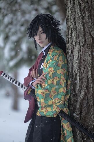 شعر مستعار رمادي قصير لكوسبلاي تريل بليزر، شعر مستعار صناعي منفوش مقاوم للحرارة + غطاء شعر مستعار للعبة هونكاي ستار ريل in Kuwait