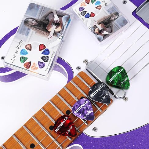 18 حزمة تختار الغيتار السليلويد مع صندوق تخزين منظم وحالة حامل ، 6 سماكة رقيقة ثقيلة رقيقة مختلفة وتنوع ملون ملون لقيثارة صوتية كهربائية باس الكهربائية in Kuwait