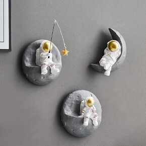 3Pcs Astronaut Wall Sculpture Climber Figurines, Climbing Wall Hanging Decoration, Outer Space Theme Decorations for Kid Bedroom, 3D Wall Decor for Living Room Playroom Classroom, Rock Climbing Gifts