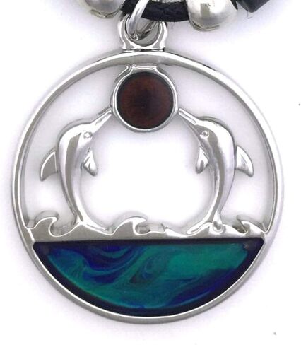 قلادة متدلية على شكل دولفين من مجموعات Tapp التجارية in Kuwait