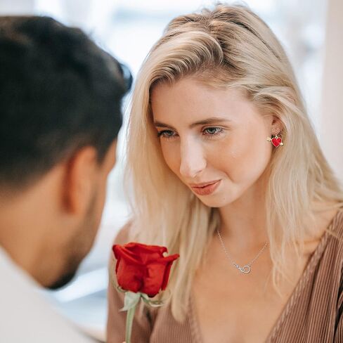 اقراط على شكل سهم على شكل قلب، اقراط على شكل قلب مطلية بالمينا الحمراء مع سهم، مجوهرات قلب من الزركونيا المكعبة لعيد الحب، هدية عيد ميلاد للنساء، مقاس M، زنك، مكعب زركونيا in Kuwait