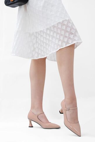 مضخات البراءة الحمراء للسيدات ماري جين - إصبع القدم المدببة ، وحيدة مرصعة ، وكعب هريرة ، وأحذية الحفلات المستوحاة من الطراز القديم in Kuwait