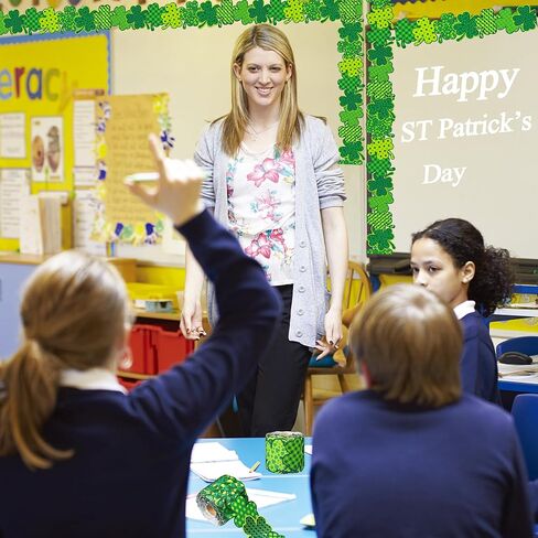 68.9 قدم شامروك لوحة إعلانات زخارف الحدود لحفلة عيد القديس باتريك، الجاموس الأخضر منقوشة الحدود لفة تقليم للمدرسة، الفصول الدراسية، مكتب جدار السبورة ديكور in Kuwait