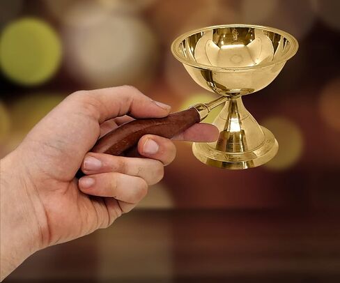 Brass Aarti Diya with Wooden Handle Decoration Tea Light Holder Brass Jyot Dia Oil Lamp Handheld Puja Lamp Kutthu Vilakku for Home and Temple Indian Housewarming Return Gift Item in Bulk in Saudi Arabia