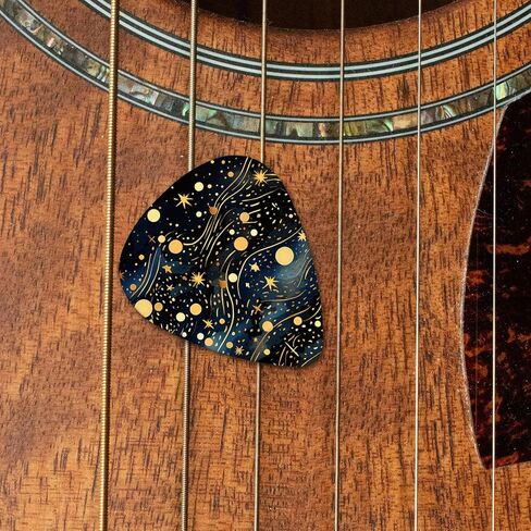 اعواد جيتار سيليلويد متوسطة الحجم من فوكساني، مجموعة 15 قطعة من جيتار الريشة الصوتية المتنوعة، حامل اعواد جيتار كهربائي مضحك هدية ملحقات القيثارة مع صندوق تخزين in Kuwait