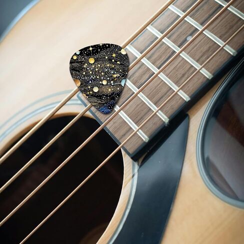 اعواد جيتار سيليلويد متوسطة الحجم من فوكساني، مجموعة 15 قطعة من جيتار الريشة الصوتية المتنوعة، حامل اعواد جيتار كهربائي مضحك هدية ملحقات القيثارة مع صندوق تخزين in Kuwait