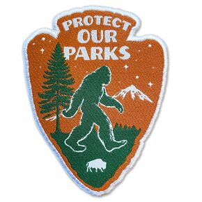 حماية حدائقنا المنسوجة Bigfoot Sasquatch Patch - تصحيح الحديد 3.5 "× 2"