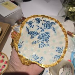 Natural Shell Jewelry Tray - Handmade Decoupage Trinket Dish with Gold Accent, 10-12cm Seashell Organizer for Rings and Bracelets - Ideal for Vanity or Bathroom Dcor(Flower)