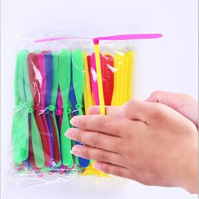 40 Pieces of Flying Helicopter Toy Set, 20 Propellers+ 20 Rods, Hand Helicopter, Bamboo Dragonfly Hand Rub Plastic Propeller for Outdoor Toy Kids Gift (Random Color)
