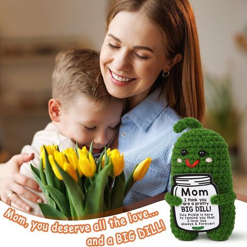 هدية يوم الأم لأمي من الابنة أو الابن - مضحكة كروشيه Pickle Plush مع بطاقة القلب ، الحاضر المصنوع يدويًا ، حشو تخزين فريد من نوعه ، أفضل أمي على الإطلاق in Kuwait