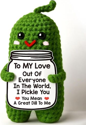 هدية يوم الأم لأمي من الابنة أو الابن - مضحكة كروشيه Pickle Plush مع بطاقة القلب ، الحاضر المصنوع يدويًا ، حشو تخزين فريد من نوعه ، أفضل أمي على الإطلاق in Kuwait