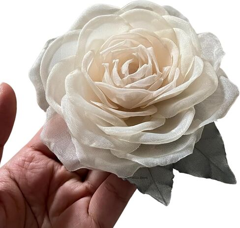 بروش الحرير يدويًا 3،5 '. أورجانزا زهرة corsage. دبوس الزهور. بروش الحرير المتفوق الأزهار ، والذكرى الحريرية ، هدية 12th لها (قبالة أبيض) in Kuwait