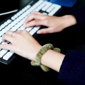 Comfortable Wrist Rest Wearable Mouse Wrist Rest Mouse Pillow with Cushion Wrist Support & Pain Relief for Computer Laptop Home & Office (Green) 2PC