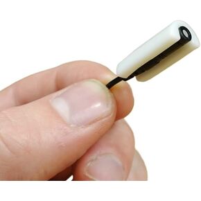 MiniMount لـ RODE Lavalier/Lavalier GO. نحيف ومنخفض المظهر ومصنوع من البلاستيك المقوى. تم تشطيبه يدويًا من أجل النعومة. تتضمن 5x لاصقات MiniMount غير مسببة للحساسية (أسود)