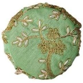 Kumkum Fashions Golden Embroidery Jewelry Box ، صندوق الإسورة بالجملة ، Matki المصنوع يدويًا هنديًا | صندوق الإسورة التقليدي في شكل Matka (25)