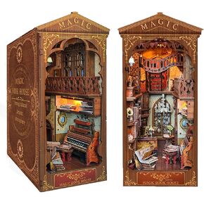 Spilay DIY Book Nook Kit ، DIY Dollhouse Booknook Bookshelf Insert Decor Alley ، Bookends Model Build Kit ، Handmange Crafts Homps لعيد الميلاد (زقاق ليلة سحرية مع أضواء LED ، دليل اللغة الإنجليزية)