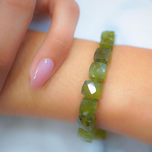 Green Garnet Bracelet for Women - Green Garnet Crystals and Healing Stones womens Bracelet - Cube Shape Beaded Bracelets - Stretchy Bracelets for Chakra Protection, Meditation and Healing in Saudi Arabia
