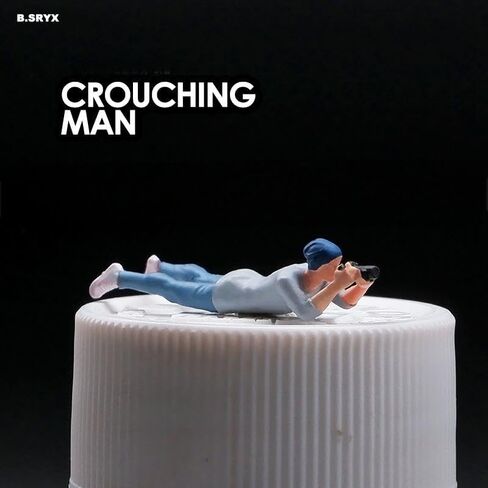 【1:64 Scale Hand-Painted Resin Figures】 Female with Trench Coat & Handbag - Realistic Miniature People for HO Scale, Train Scenes, Architectural Models, Collectors & Diorama Enthusiasts in Kuwait