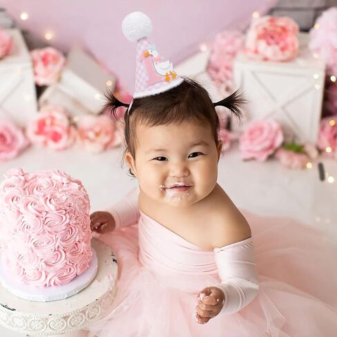 قبعة عيد ميلاد أوزة سخيفة - زخارف عيد ميلاد أوزة سخيفة ، قبعة حفلة عيد ميلاد الوردي الوردي الأول لها in Kuwait