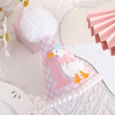 قبعة عيد ميلاد أوزة سخيفة - زخارف عيد ميلاد أوزة سخيفة ، قبعة حفلة عيد ميلاد الوردي الوردي الأول لها in Kuwait