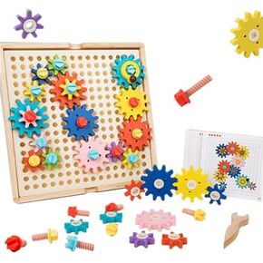 تشمل Adena Montessori Wooden Spinny Gears Toys For Kids ، و 64 قطعة تروس ومسامير ، مفتاحًا خشبيًا ، و 11.2 × 11.2in لوحة ، 24 بطاقة تحدي ، لعبة تعليمية مائلة للطفل 3-6 سنوات