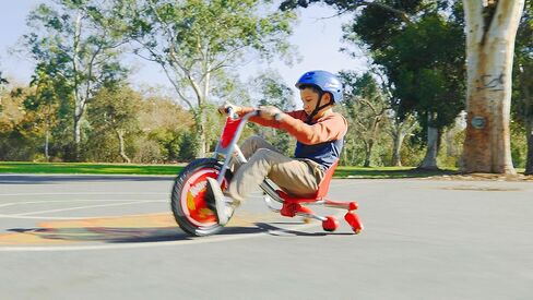 Razor Riprider 360 Caster Trike للأطفال الذين تتراوح أعمارهم بين 5 سنوات و Razor FlashRider 360 Caster Trike in Saudi Arabia